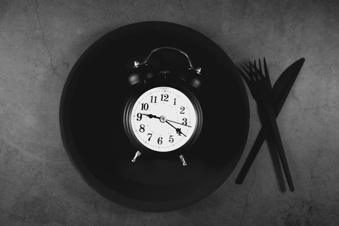intermittent fasting meal timing, 16:8 fasting schedule clock food