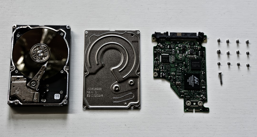 NAS RAID configuration diagram, hard drive storage comparison